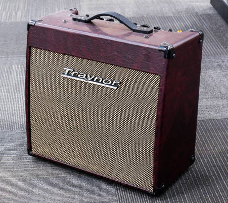 Store Special Product - Traynor - Custom Valve 15 Watt All-Tube 1x12 Guitar Combo Amp - Wine Red